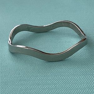 Sterling Silver (925) Wavy Hinged Bangle